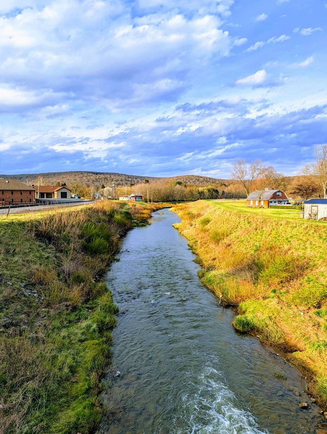 A photo of a stream and clouds.