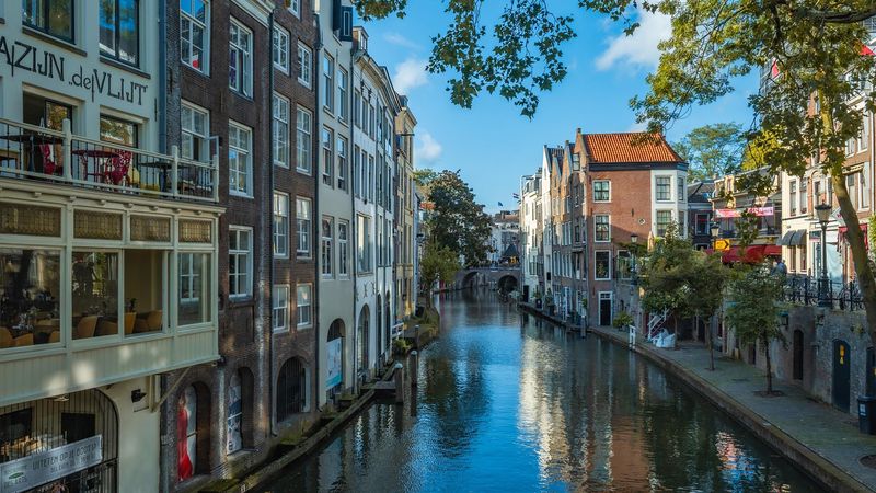 17moq8kutrechtthenetherlands.jpg (4000x2250)