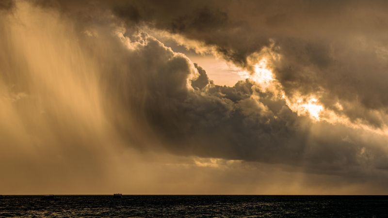 1g0h3up01rainfallatsunset.jpg (4196x2360)
