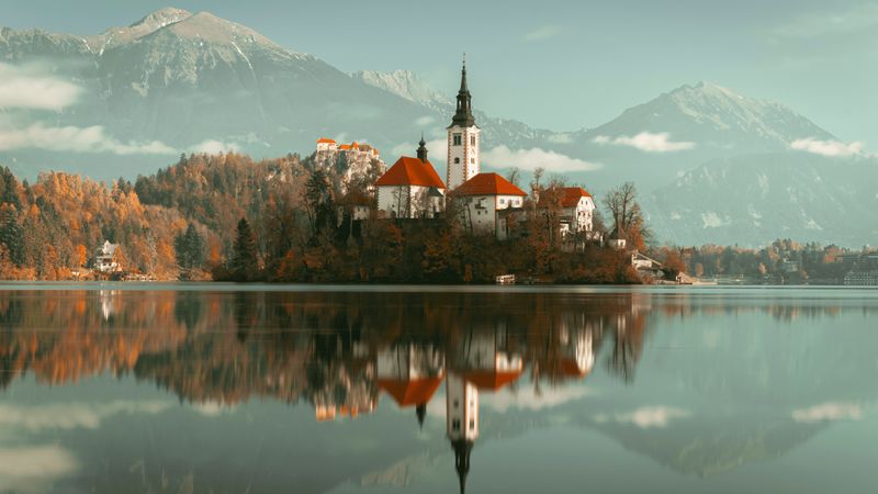 1ileay13840x2160lakebledslovenia.png (4000x2250)
