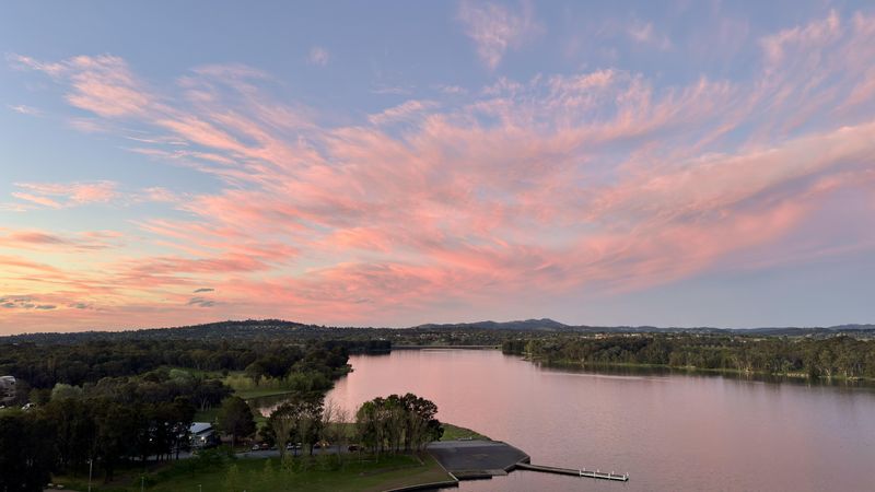 1o20jmbfairyflosssunsetcloudslakeginninderra.jpg (8064x4536)